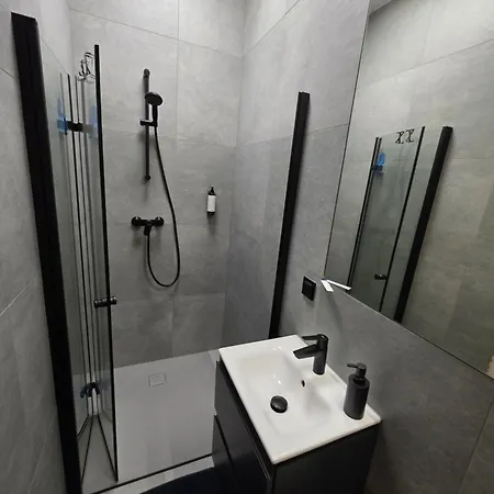 4b 45m2 Center Polwiejska 1st Floor * Poznań